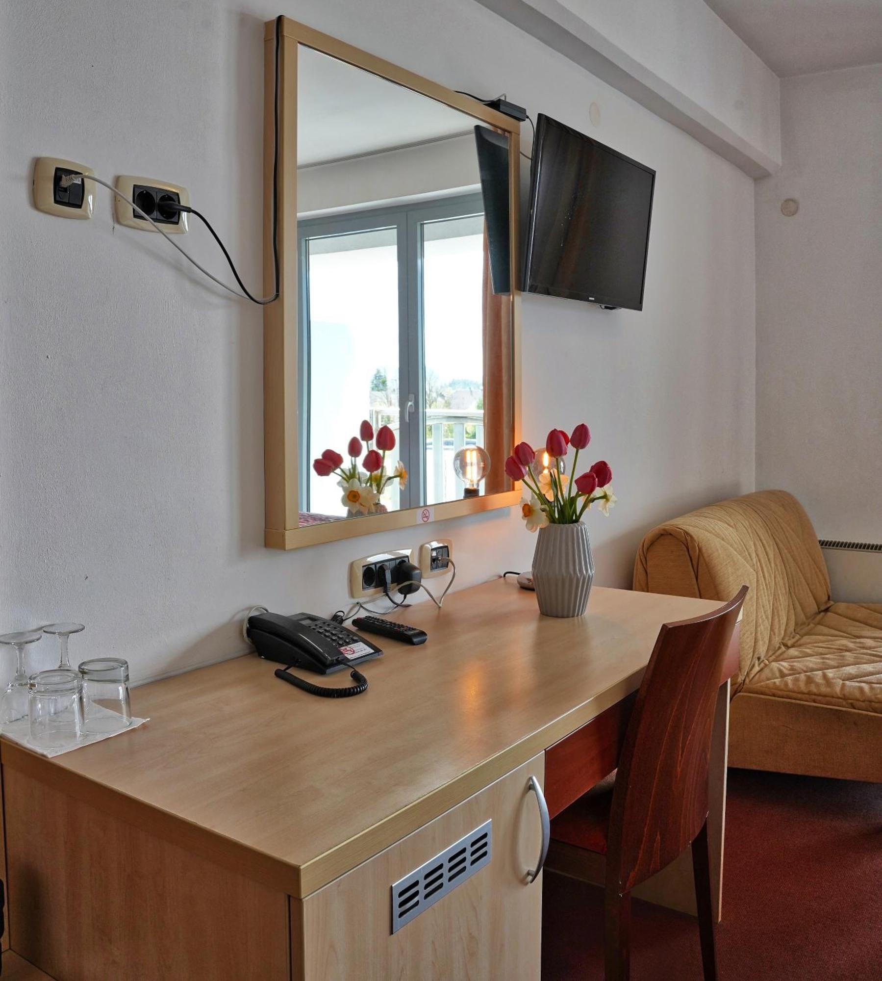 Hotel Krek Superior Lesce  Exterior photo